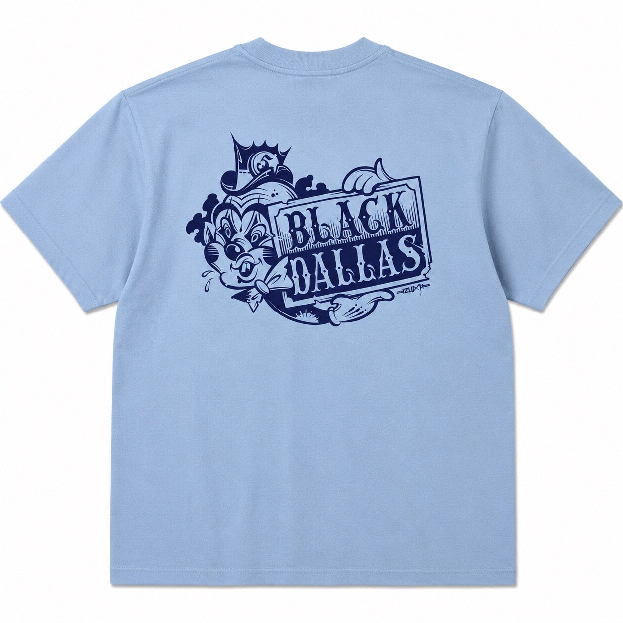 【IZUMI/五純】BLACK DALLAS  "CROWN" TEE ライトブルー